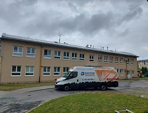 Zateplení stropu zdravotního střediska technologií foukané izolace